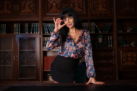 GraceRous In the library Foto 7