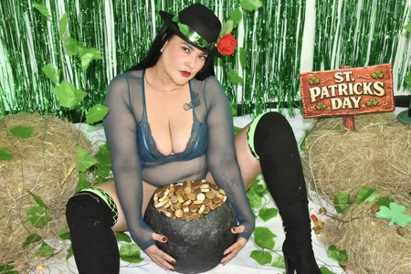 skarlethbelluci happy st patrick's day 🧙🏼‍♀️🍀✨ Foto 4