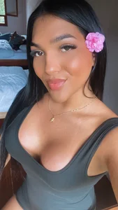 isabella1sexy Being outside. Pic 2