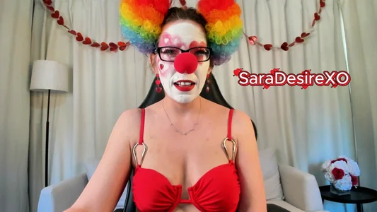 SaraDesirexo Roses are red… balloons float high… Today I might make you fall in love… or cry 🤡❤️ I’m here until Immagine 