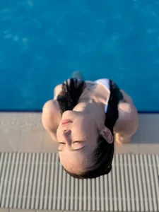 KaraParsons I'm swimming slika