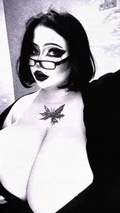KinkyBaddie69 black lips, white thighs, zero regrets 🖤🥀 slika 8