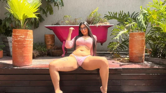 Isis_Osman outdoors Foto 4