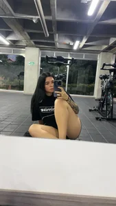 Valka_Voss doing exercise Gambar