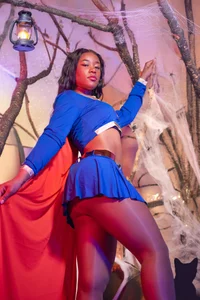 HallyBansのsupergirl with super assの 5枚の写真