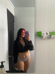 Peennelope💕 I’m here and ready to share some amazing moments with you! ✨ Come say hi to Peennelope and let’s Bild 2