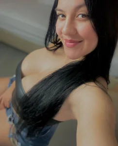 carla_rossin Pretty face and dangerous thoughts 😉" Pic 2