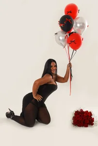 nashiira_ MY BIRTHDAY IS SOON, SHOULD WE CELEBRATE IT TOGETHER? 🍫🧁 Foto 3