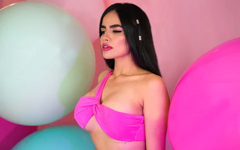 nikolsmithh between balloons Pic 2