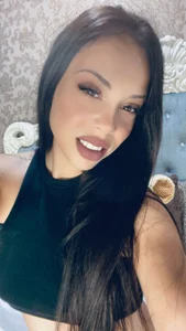 Ella_Raven Public Gambar 2