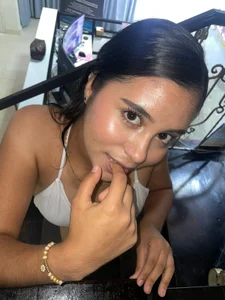 LeslyTaylor_ Shy and cute Bilde 3