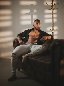 LOGAN_WHITTERS01 Gentleman Foto