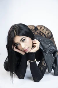 MeganLowellのRude girlの 7枚の写真