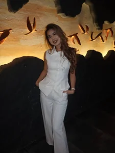 SofiTheTrophy Public  2টি ছবি