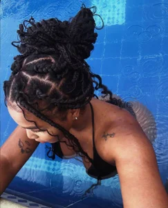 madisoncurt_ Pool Days 💦🙂‍↔️ Pic 2