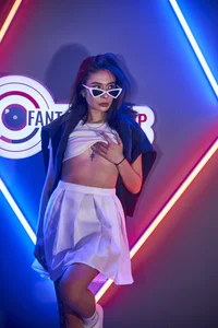 nini_love01 White :) Pic 4