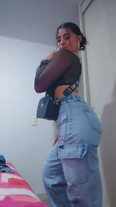 AngelinaDuvall Public Pic