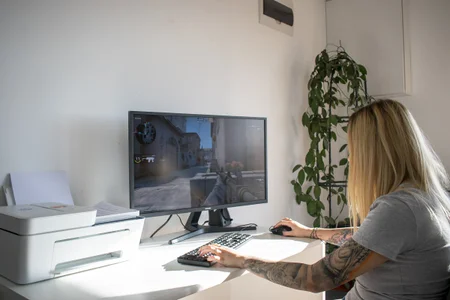 TiffanySweet Relaxing after gaming turns to squirting all over the office Pic 5