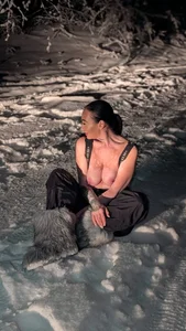 Rayanablackandwhite At snow টি ছবি