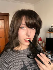 PillowPeachX's XXX Nude Photo 1