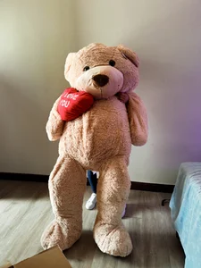 samanthaecheverry They gave me this nice gift, it's very big hehe Pic 2