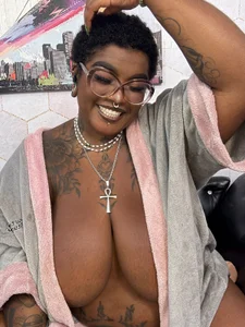 Anaa_Fuentess your favorite ebony is back😈🤤🙈 Billede 5