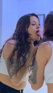 Arianna_sweeet Many kisses to you 🥰🥵👄 Pic