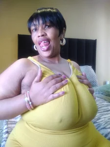 SexxyBoobのMy Nipples Are Calling You..の枚の写真