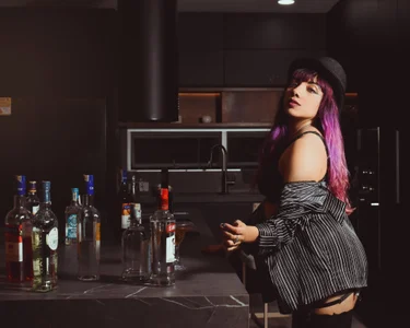 agathaaiko6 la chica de las botellas Foto 2