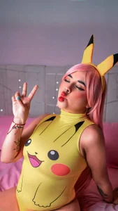 Jena_nicols: Im your pikachu!⚡🖤 ( 2 фото)
