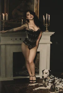 gigi_ulala1 I like how black looks on me 💗 Pic 2