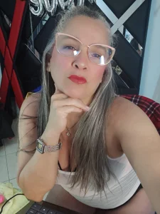 miisevvie_: Sexy mommy 🥵🔥 ( 9 фото)