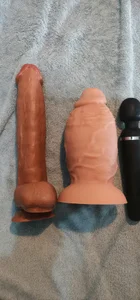 Nice2Three2 Toys for you - with 6 inch dildo for comparison! Foto 4