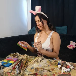 lovely_kitt Stained with art… and a touch of mischief 😇🎨 Bilde