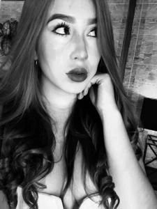 Vicky_Sky_ Black or white 😋 Foto 9