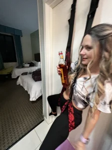 Jessie_Holmes: I’m so much fun to hang with! ( фото)