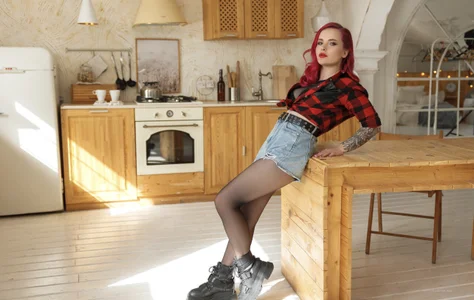 MileyMontana eat me..drink me Poză