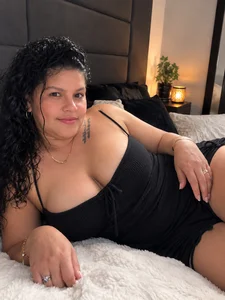 Yess_Cum Public Immagine  4