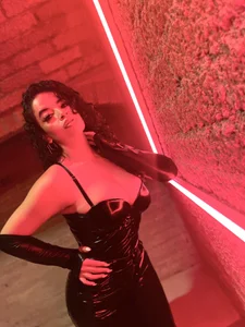 KateSunder Welcome to my red room Pic 7