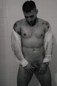 dominic_de_luca CLEAN OR MAYBE NOT!! 😈🚿 Foto 7