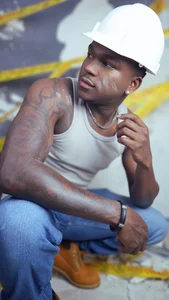 Troykhalilのsexy builderの 3枚の写真