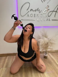 DacotaAndersonDirtyのMy toys, taste me!の 4枚の写真