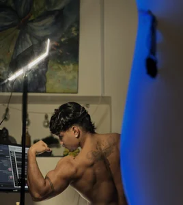 Young_laroiの😾😾❤️の 2枚の写真