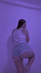 Coralinne__ 💜🤍 รูป 