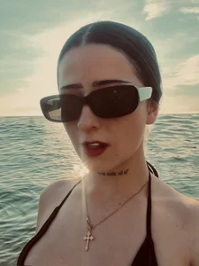 Marilyn_Rosex Marilyn on the beach🥥🌴🤍 Gambar 4