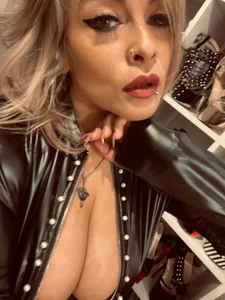 New Back Leather Dress, Leather Stilettos and Pantyhose de ZoeMesmerize  3 Imagens