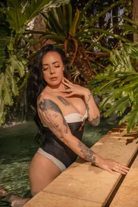 AndreaValencia Poolside Seduction slika 4