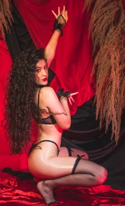 IrisLaurent Between Passion & Pleasure Immagine  5