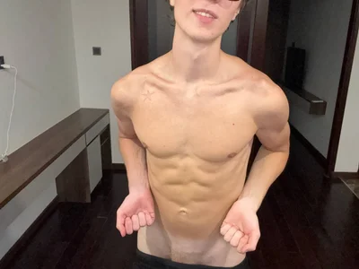 yyyyesssbb's XXX Nude Photo 2