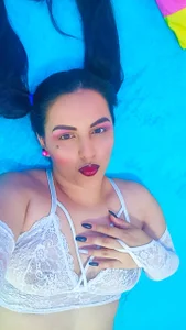 Danideluxe Public Pic